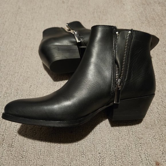 Black Thursday Downtown Booties - Picture 1 of 7